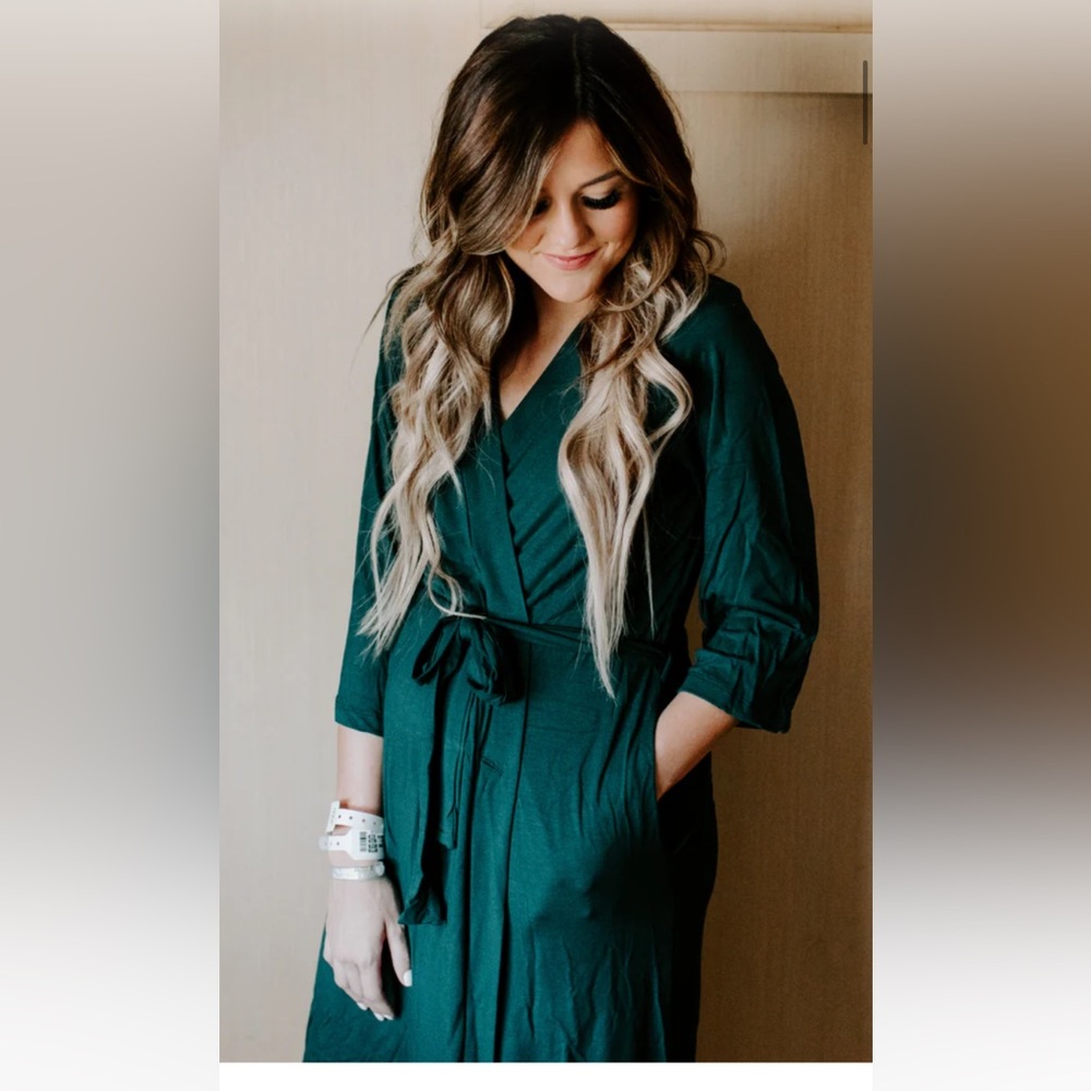 Milkmaid hunter green robe NWOT